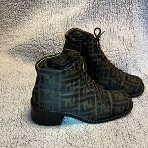 Fendi knock-off Brown & Black Lace-Up Boots